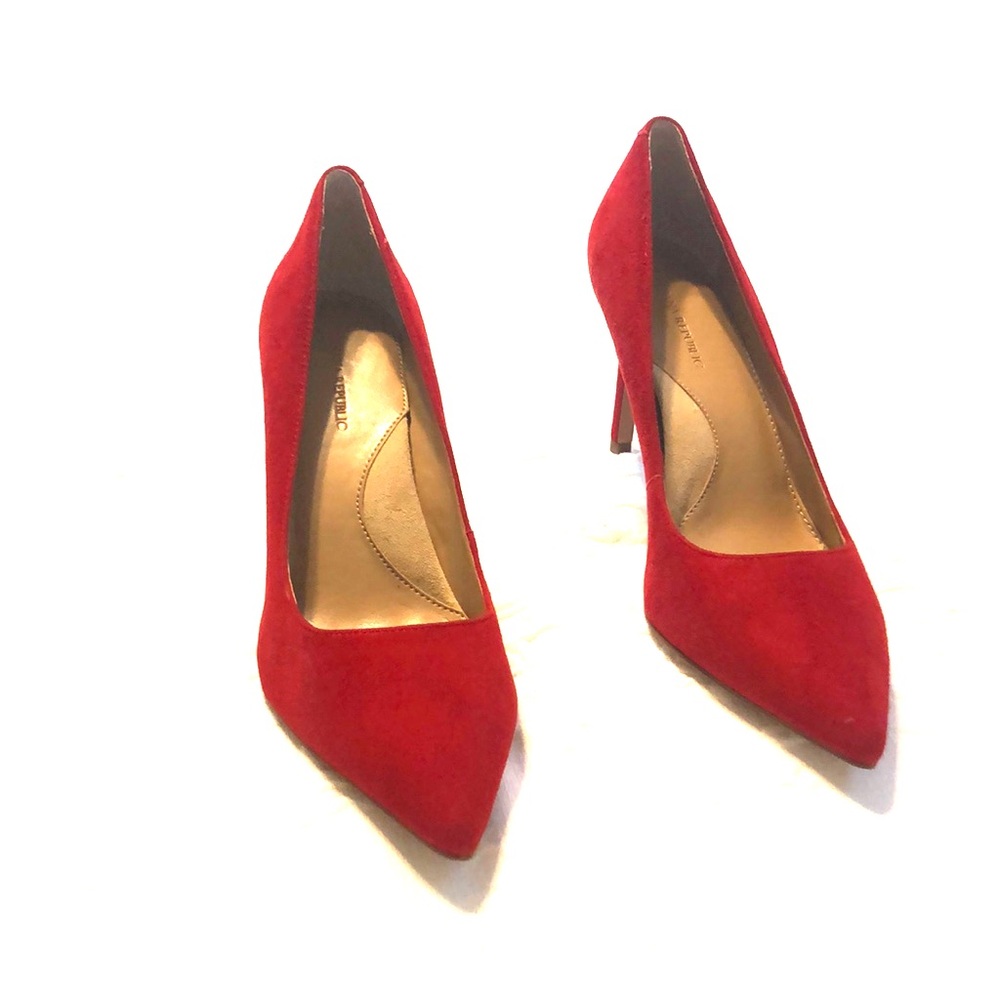 Banana Republic red shade pumps
